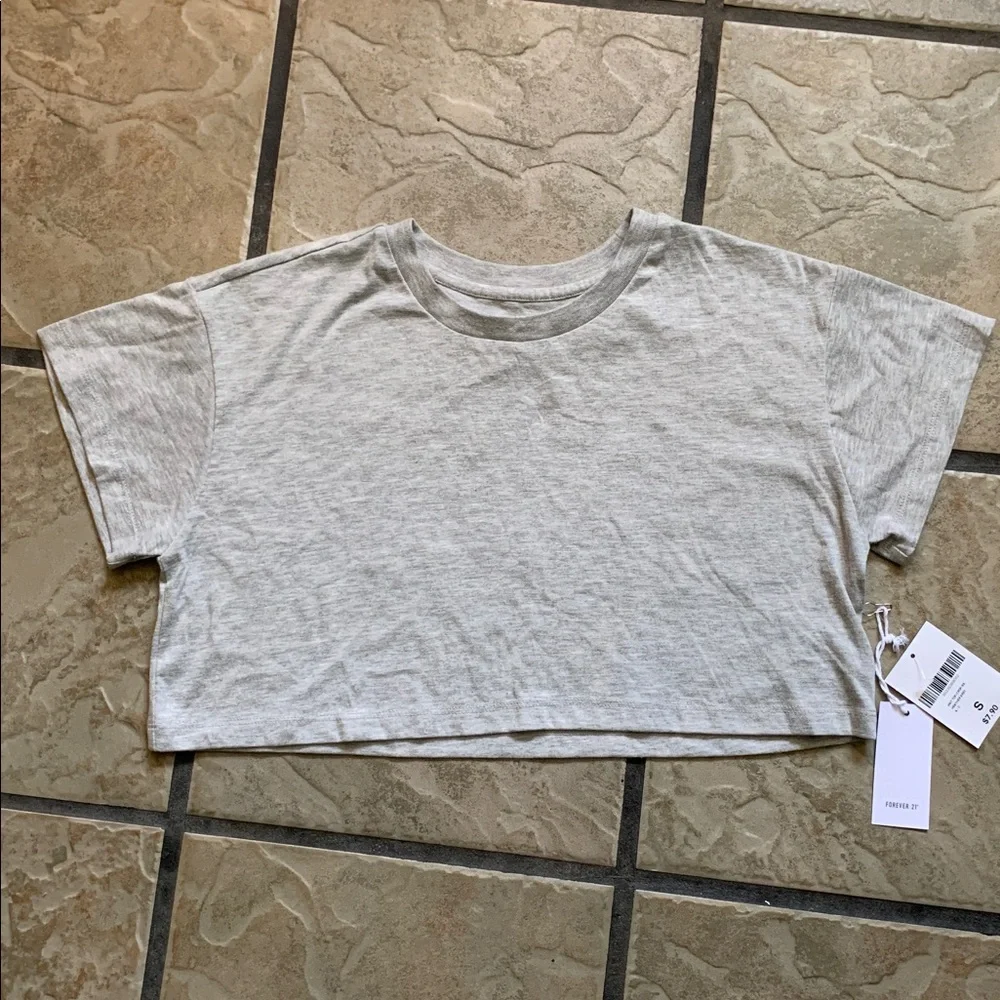 Forever 21 womens Light Gray Cropped Short Sleeve Tee
